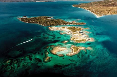 O insulă superbă din Grecia, care are nevoie disperată de locuitori, oferă oricui vrea să se mute 500 de euro pe lună şi pământ pentru a-şi construi o casă sau o afacere